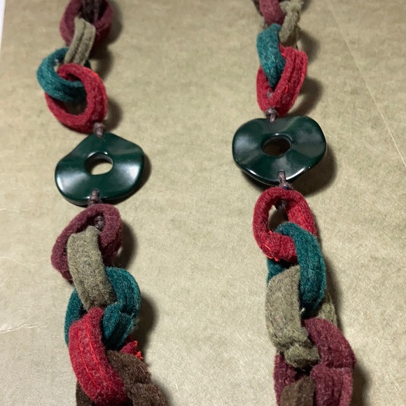 Felt Necklace - Picture 2 of 4